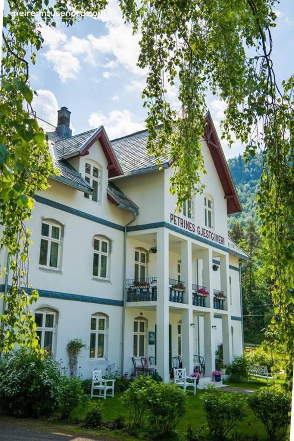 Petrines Gjestgiveri Norddal Luaran gambar